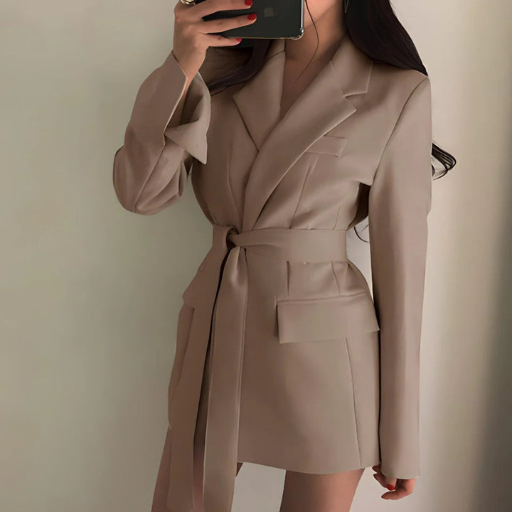 Women's Belted Blazer – Elegant Structure & Versatile Style